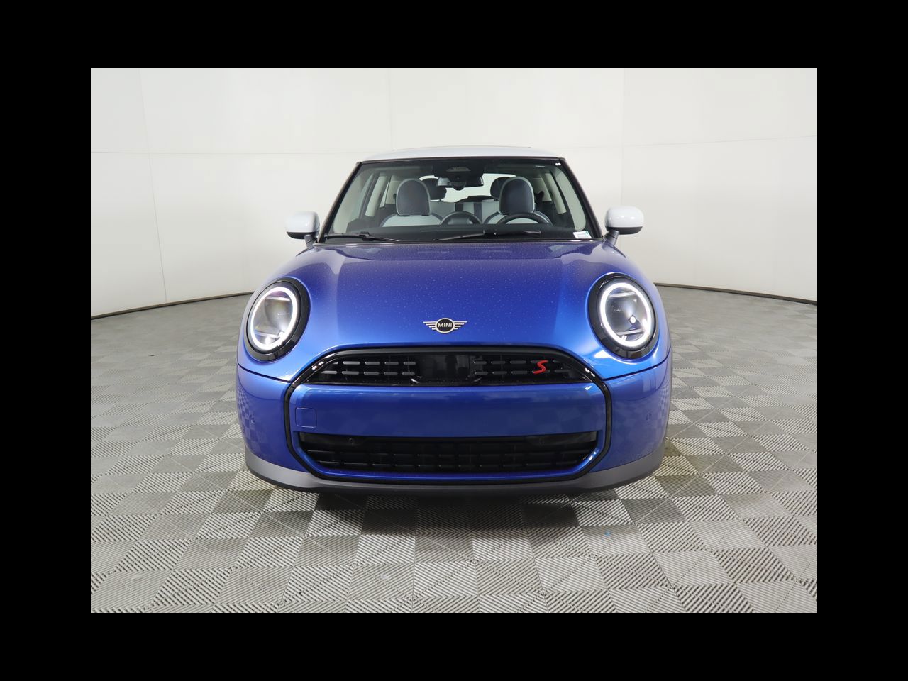 2025 Mini Cooper 2 Door Hardtop Signature photo 2