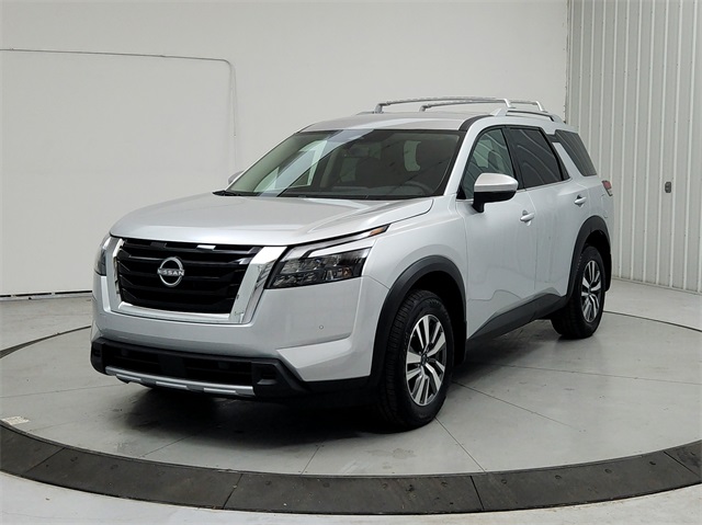2025 Nissan Pathfinder SL photo 2