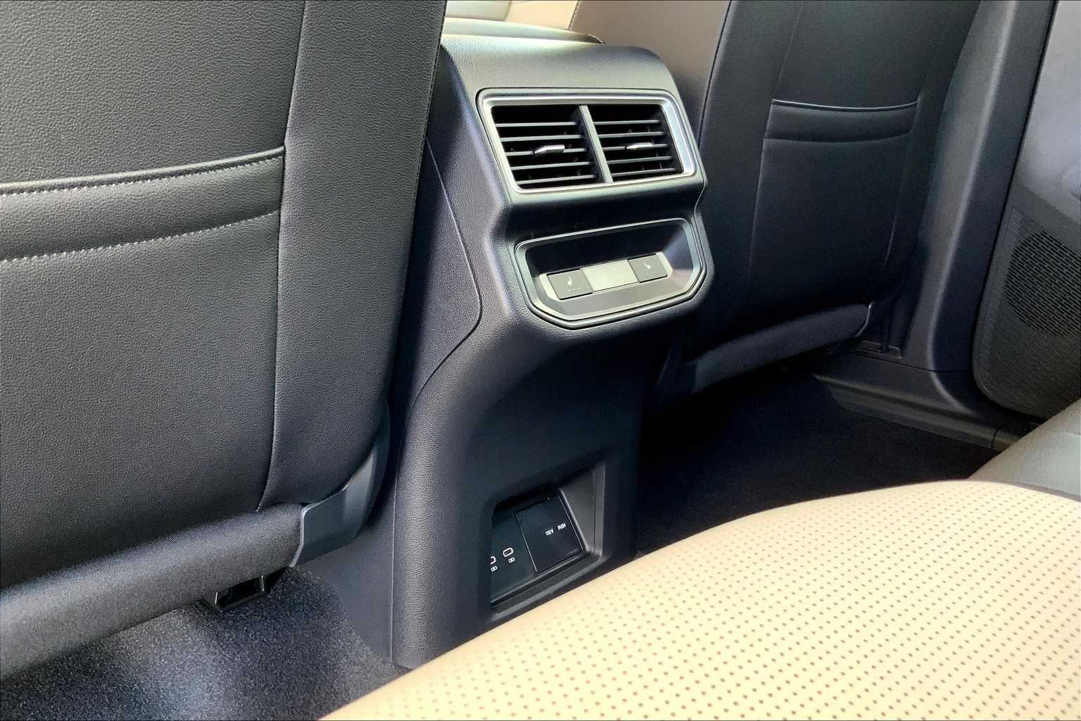 2025 Volkswagen Atlas Cross Sport SEL Premium R-Line photo 14