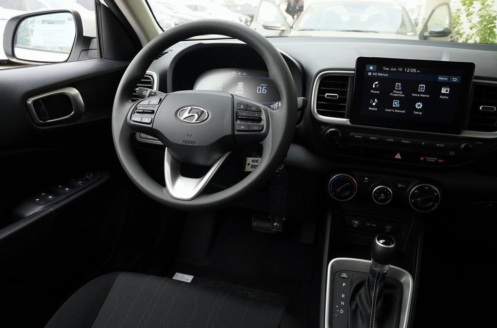 2025 Hyundai Venue SE photo 11