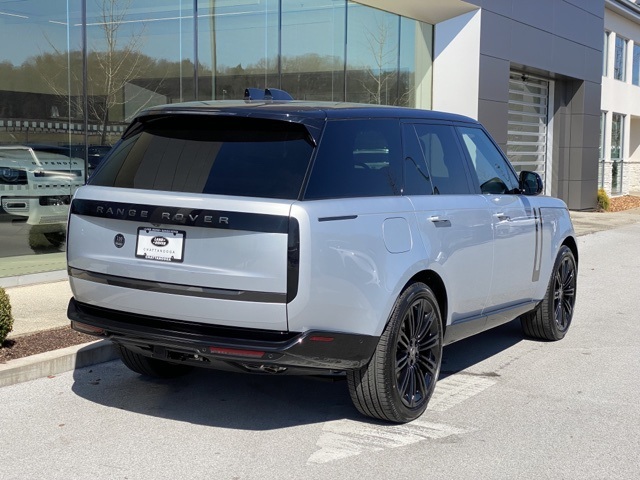 2025 Land Rover Range Rover SE photo 4