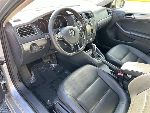 2015 Volkswagen Jetta 1.8T SE photo 2