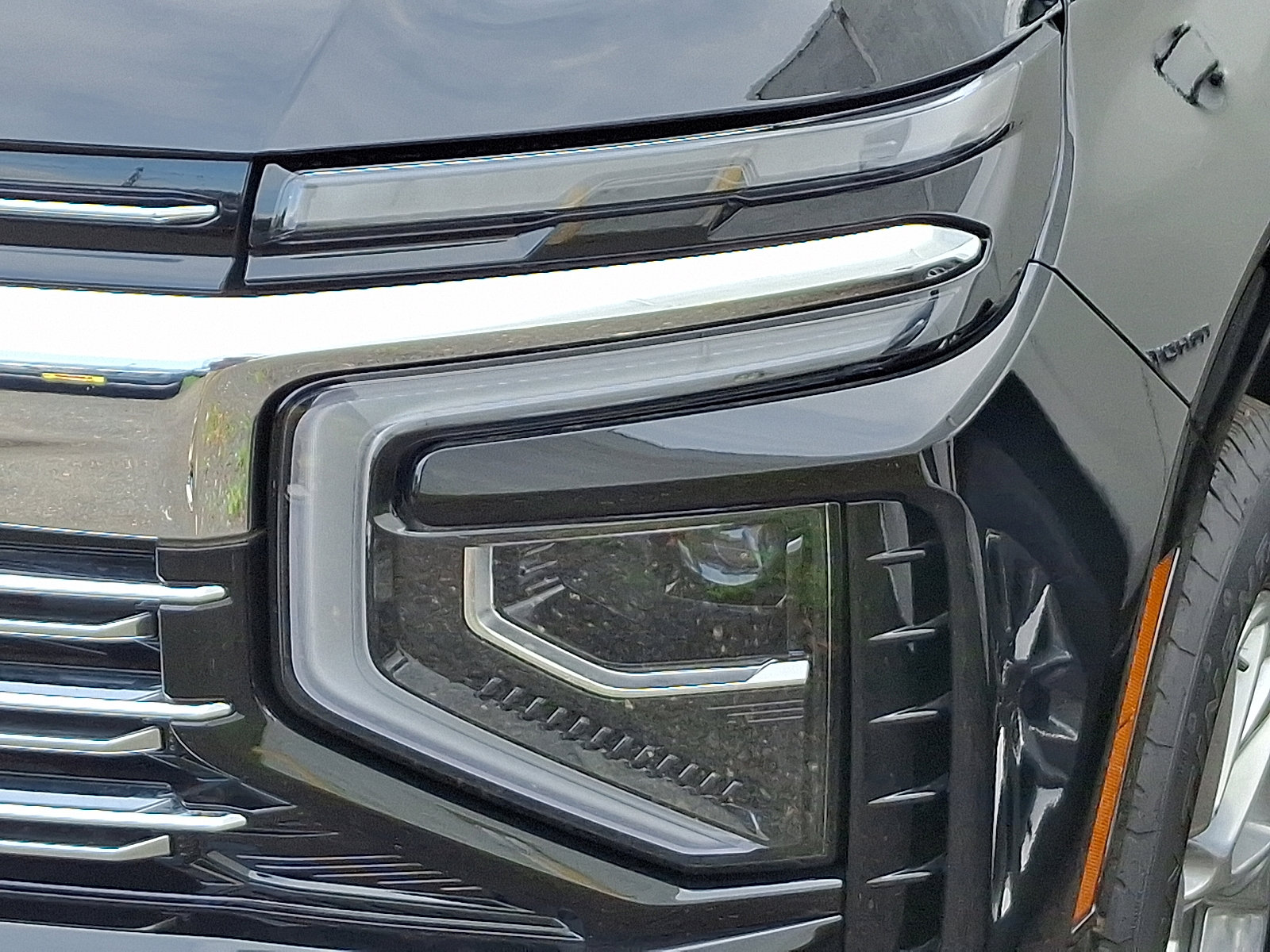2025 Chevrolet Tahoe Premier photo 2