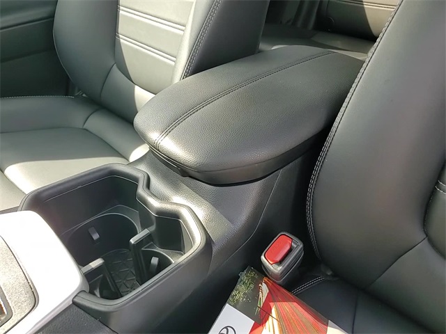 2024 Toyota RAV4 XLE Premium photo 19