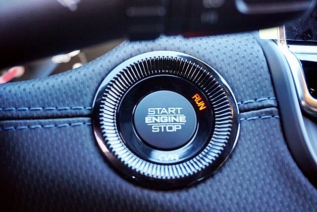 New 2026 Bright White Clear-Coat Exterior Paint Jeep Latitude image 31