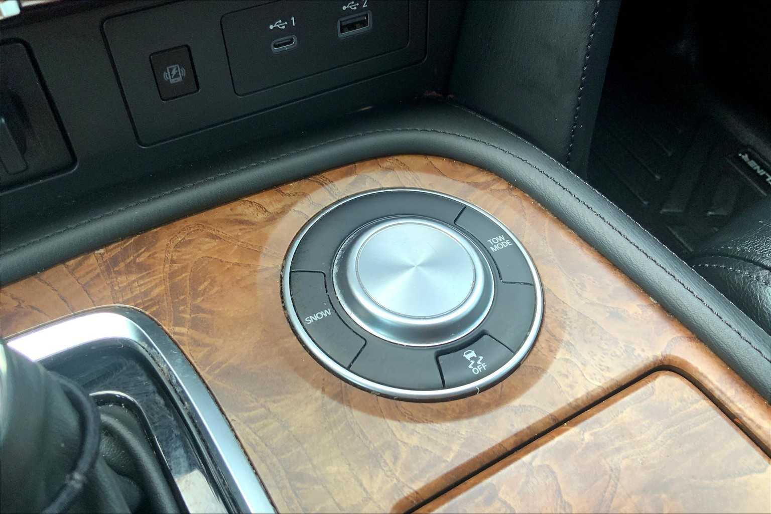 2022 Nissan Armada SL photo 32