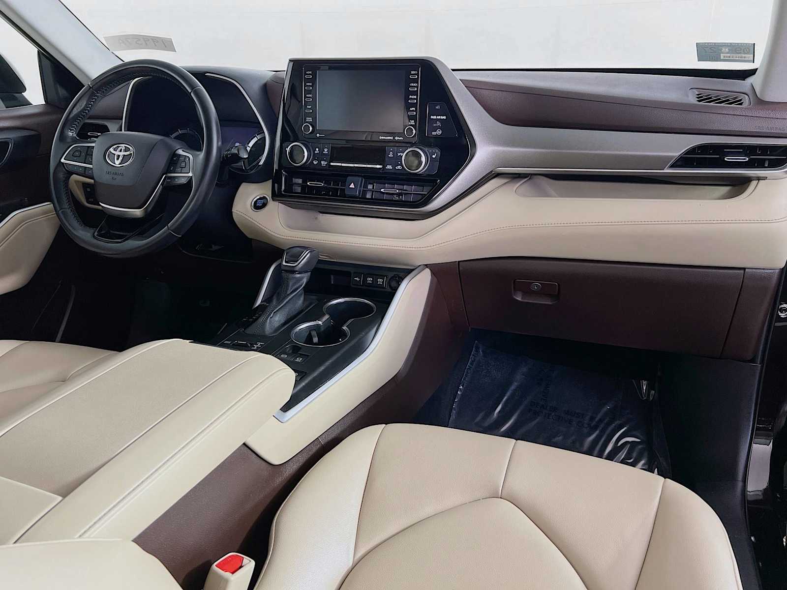 2021 Toyota Highlander XLE photo 22