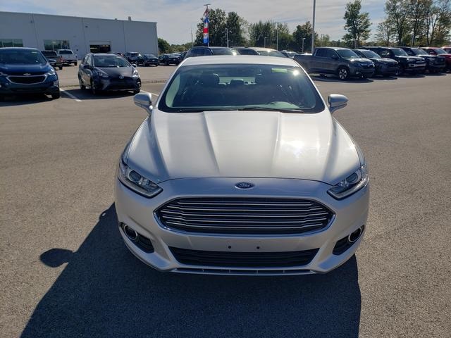 2014 Ford Fusion SE photo 2