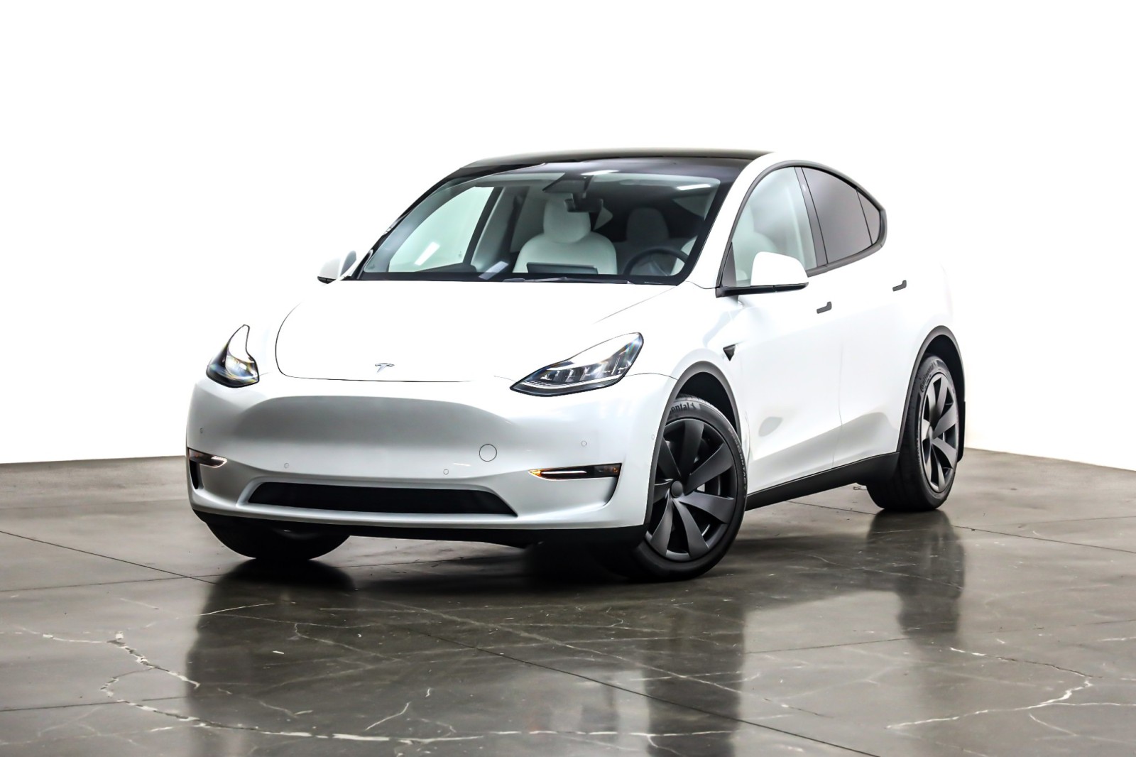 2021 Tesla Model Y Long Range's photo