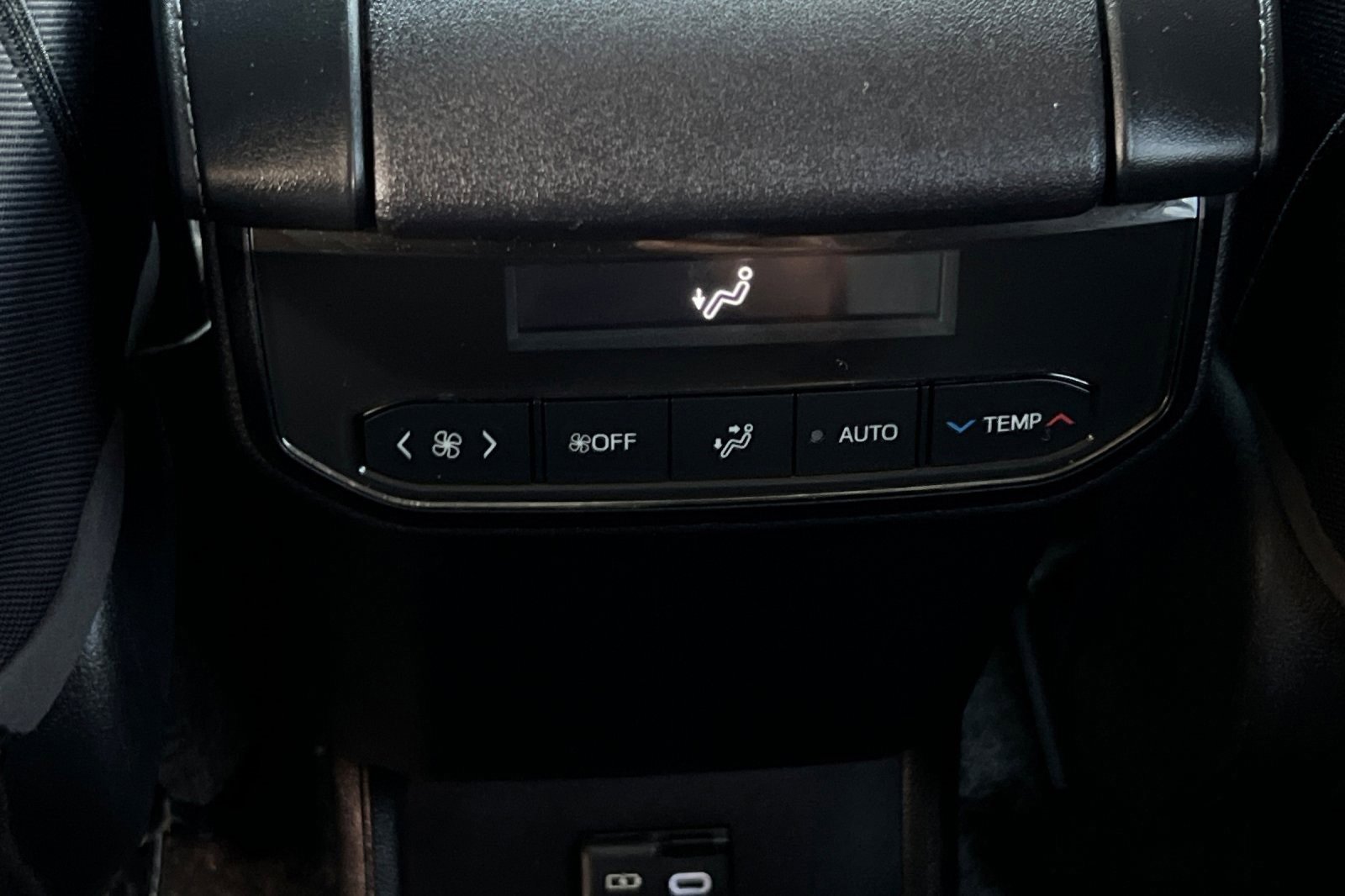 2023 Toyota Highlander L photo 14