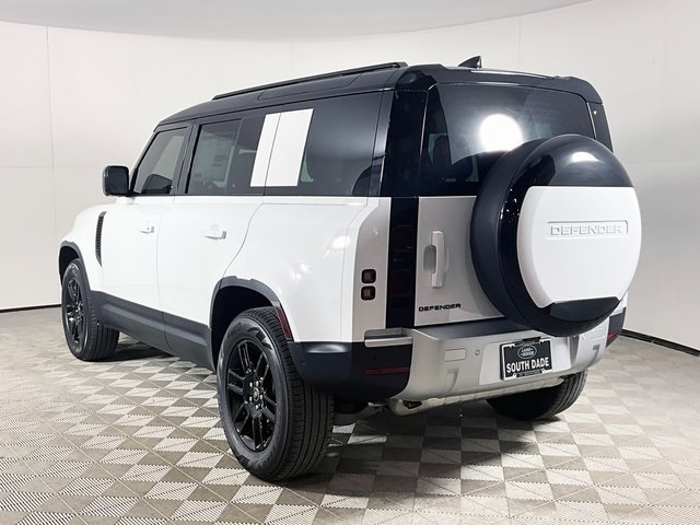 2025 Land Rover Defender 110 S photo 3