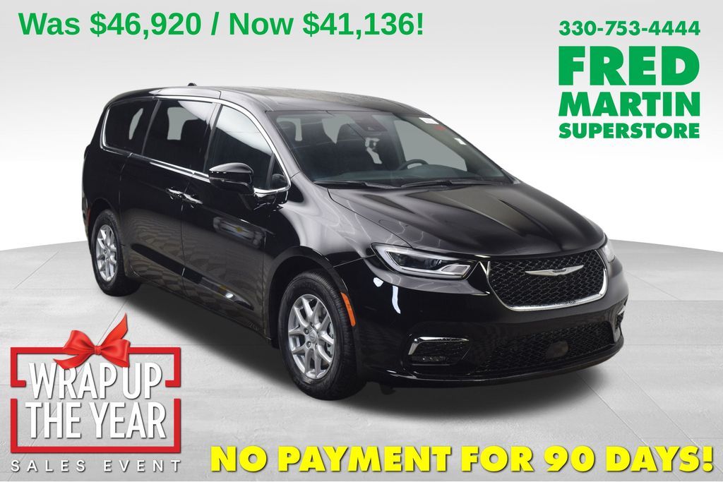 2026 Chrysler Pacifica Select's photo
