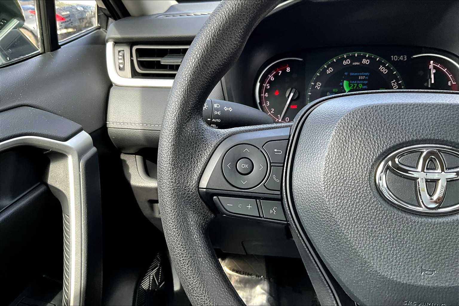 2025 Toyota RAV4 XLE photo 22