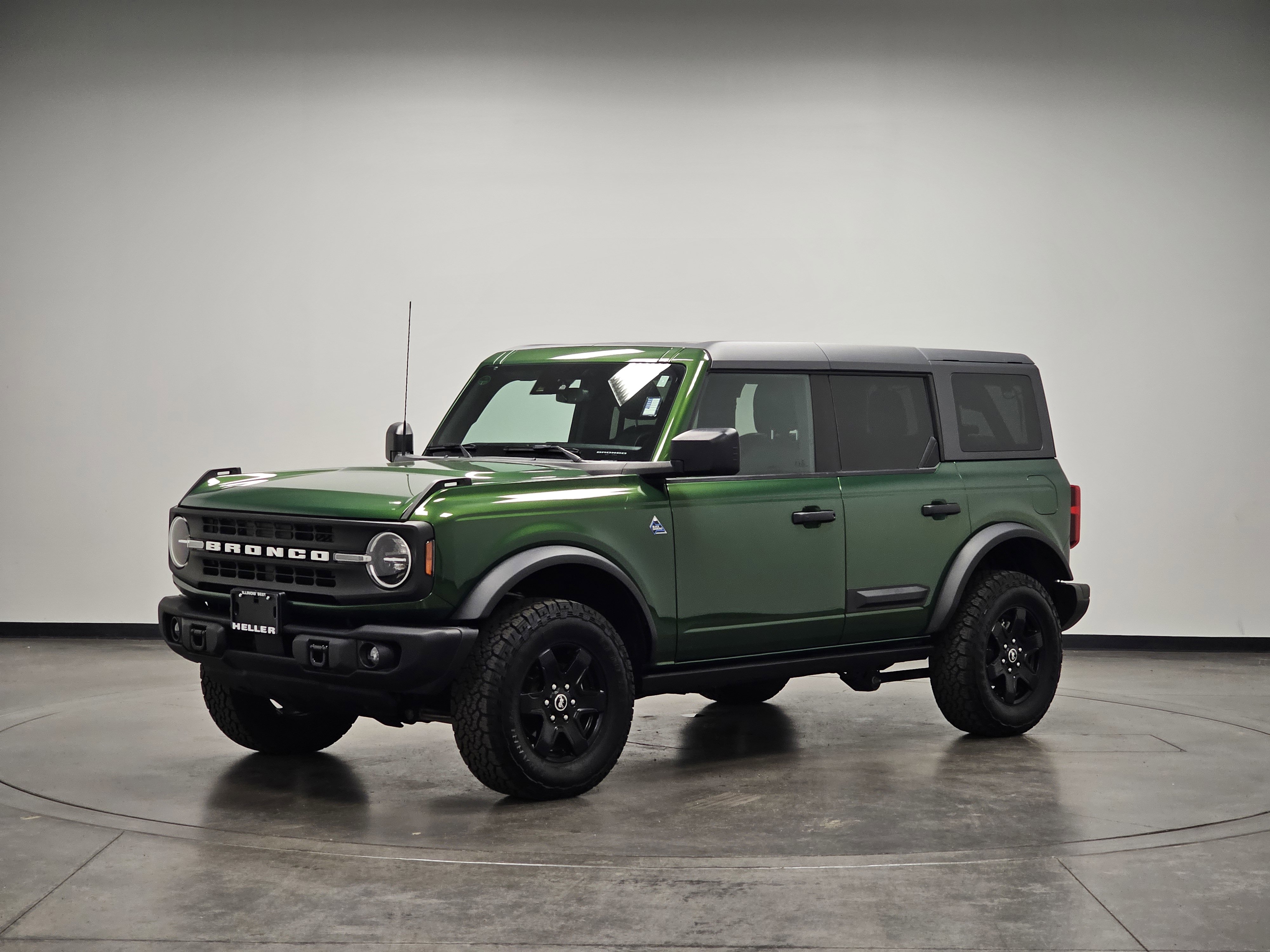 2024 Ford Bronco Black Diamond photo 3