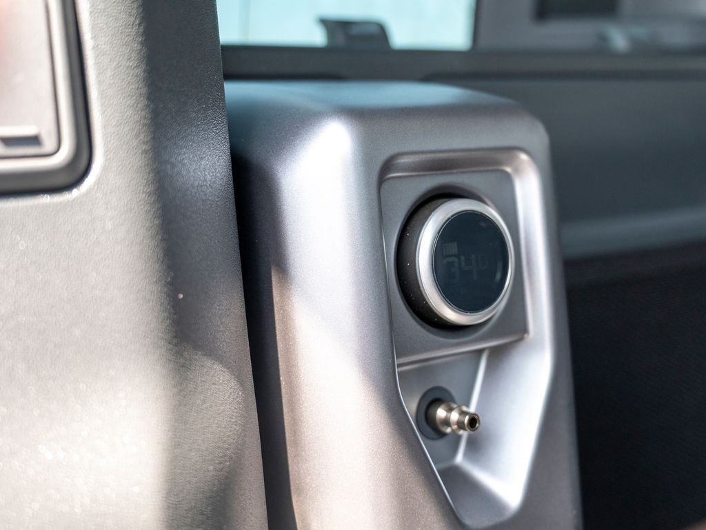 2025 Land Rover Defender 110 X-Dynamic SE photo 24