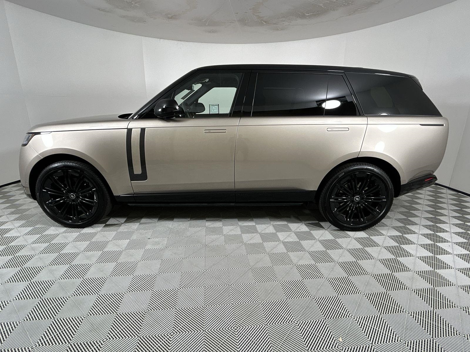 2025 Land Rover Range Rover SE photo 2