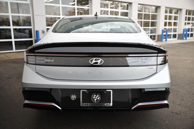 2025 Hyundai Sonata Hybrid SEL photo 4