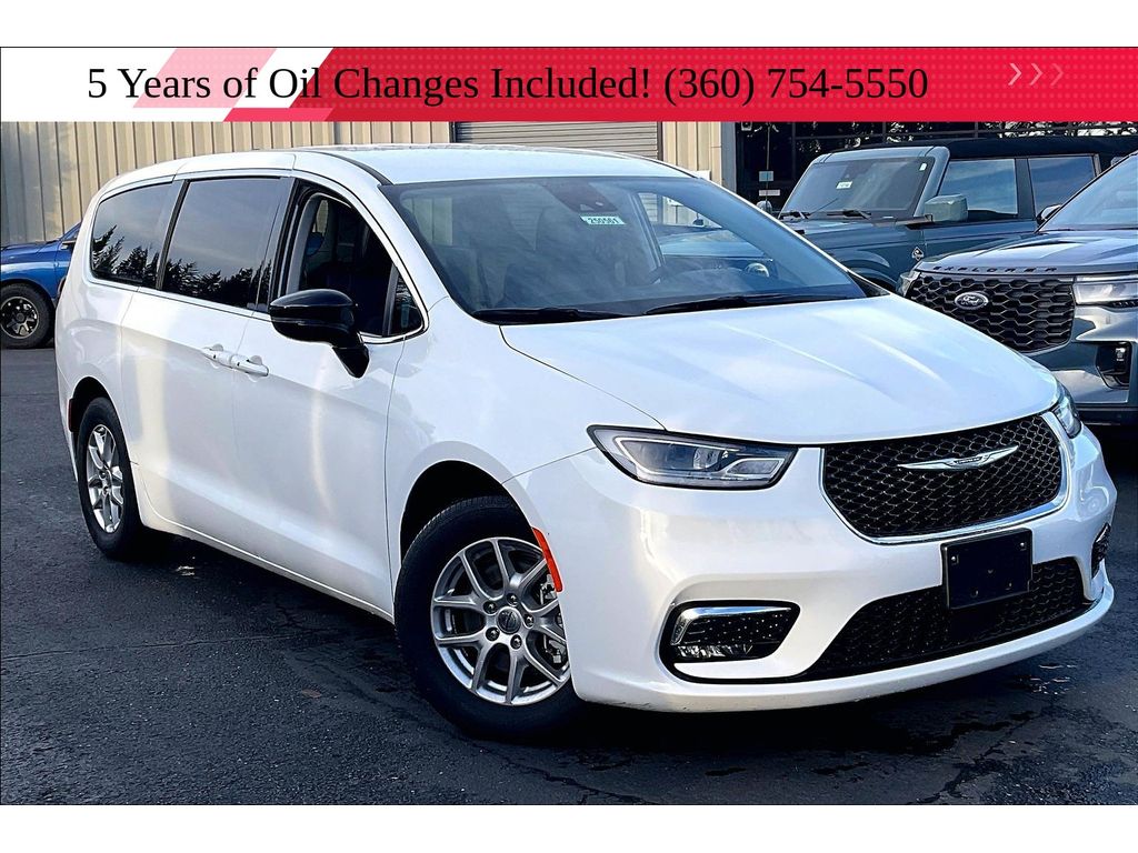 2024 Chrysler Pacifica Touring L's photo