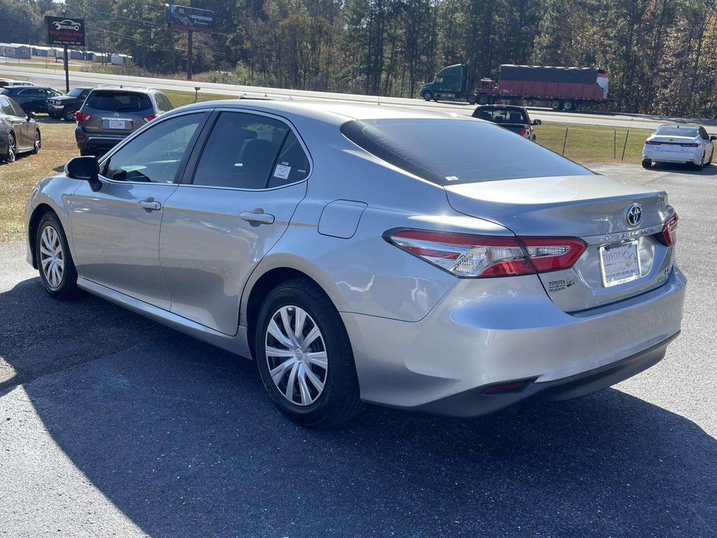 2018 Toyota Camry Hybrid LE photo 4