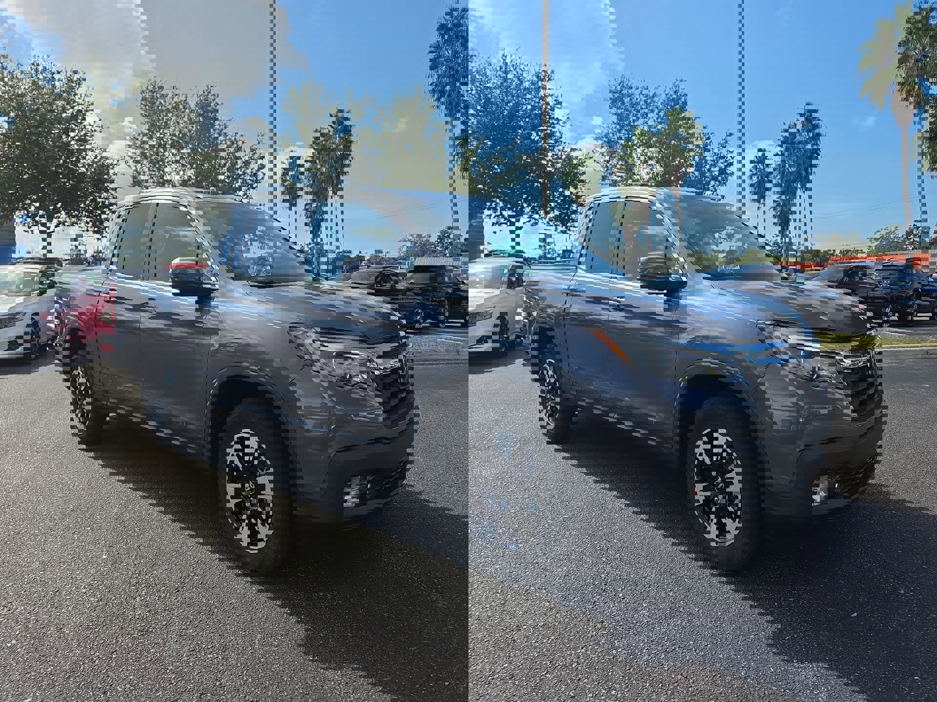 2020 Honda Ridgeline RTL photo 2