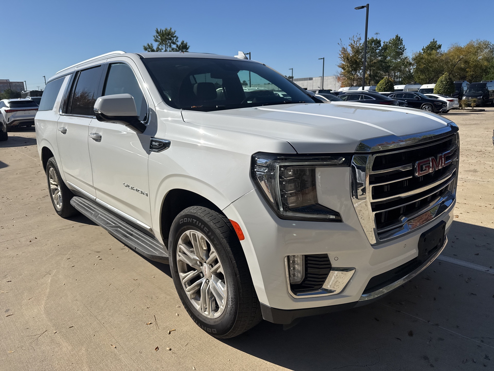 2023 GMC Yukon XL SLT's photo
