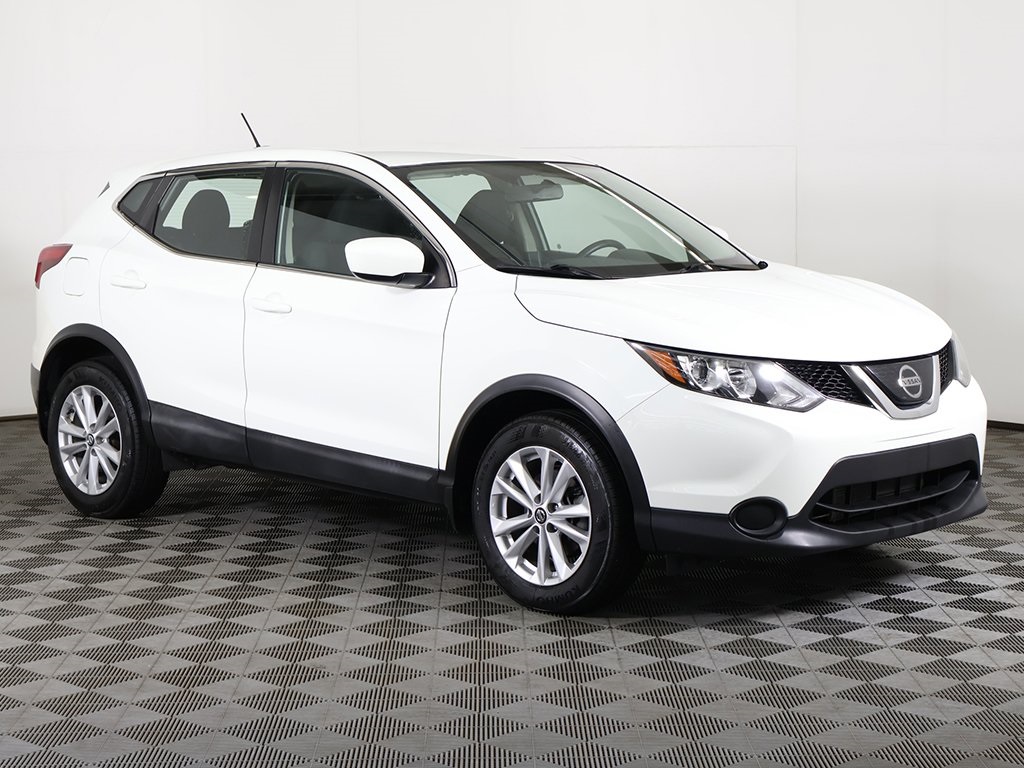 2019 Nissan Rogue Sport S photo 2