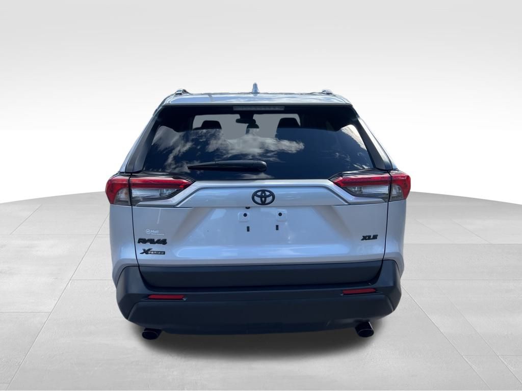 2023 Toyota RAV4 XLE photo 4