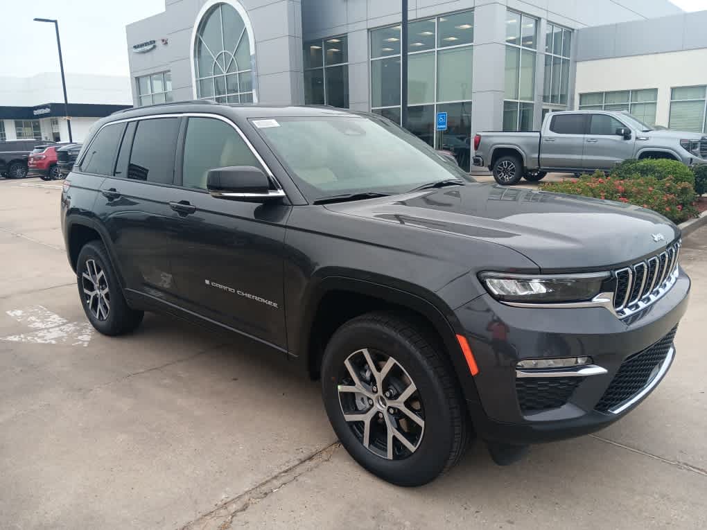 2025 Jeep Grand Cherokee Limited photo 3