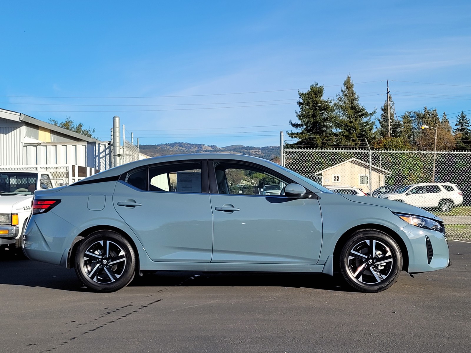 2025 Nissan Sentra SV photo 4