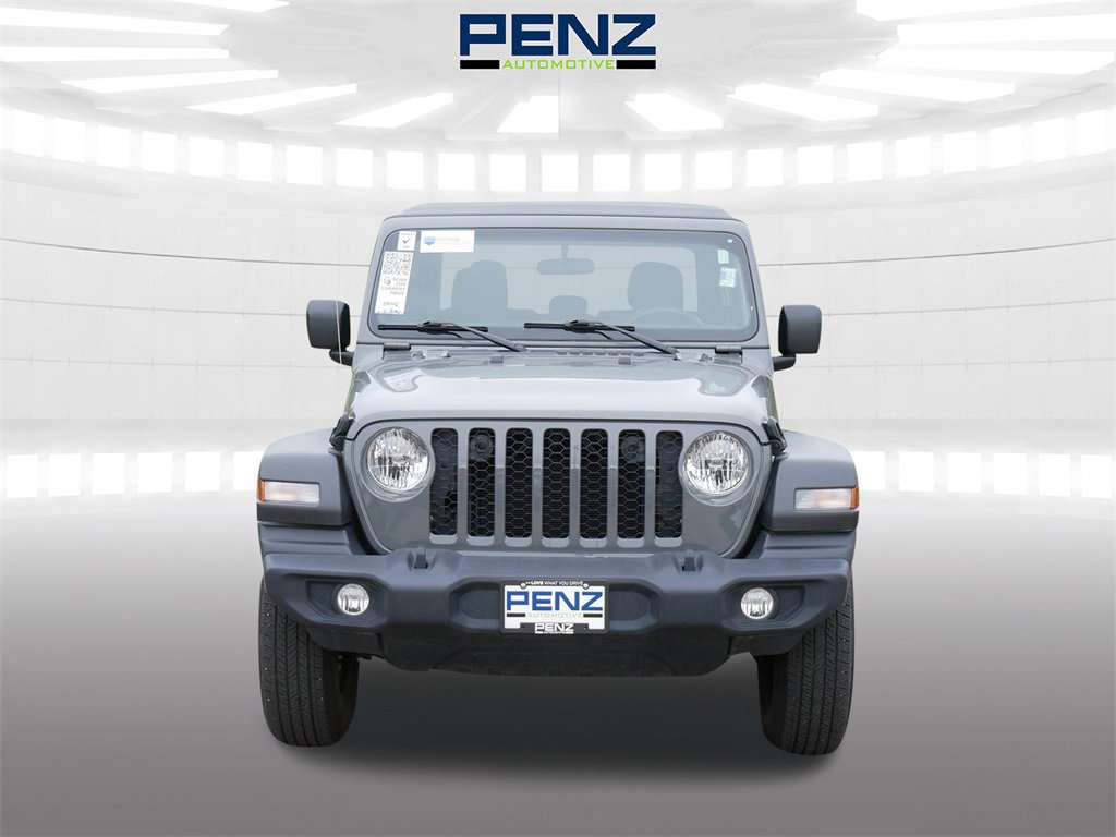 Used 2022 Jeep Gladiator Sport with VIN 1C6HJTAG9NL111463 for sale in Rochester, Minnesota