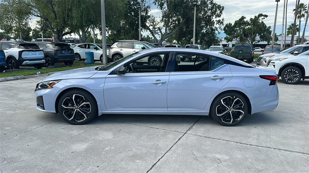 2025 Nissan Altima SR photo 3