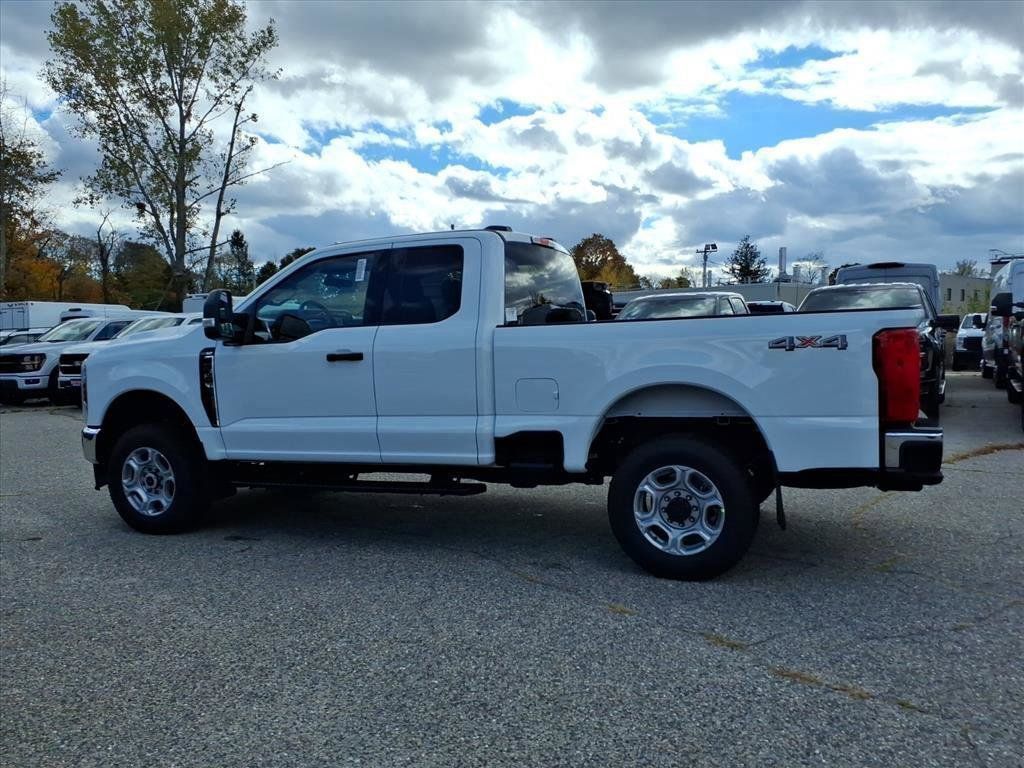 2026 Ford F-350 XLT photo 4