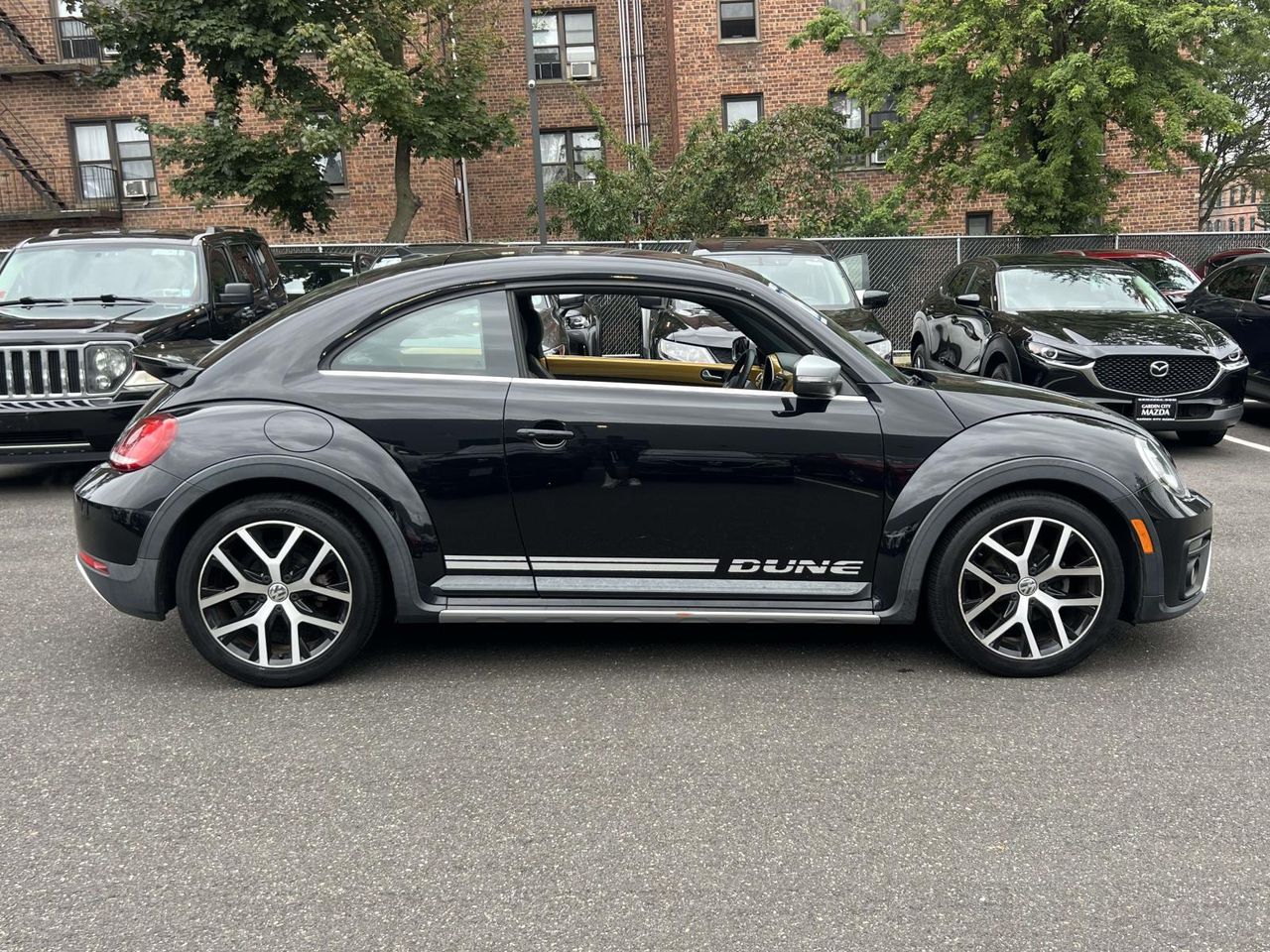 2016 Volkswagen Beetle 1.8T Dune photo 2