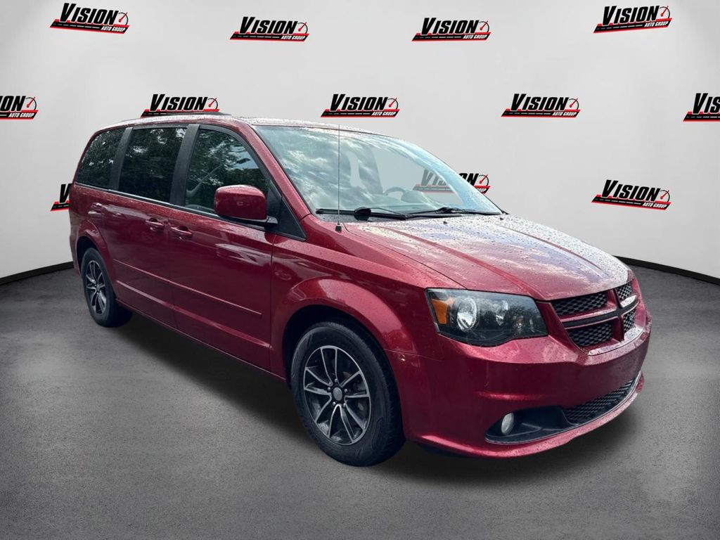 2015 Dodge Grand Caravan R/T photo 3