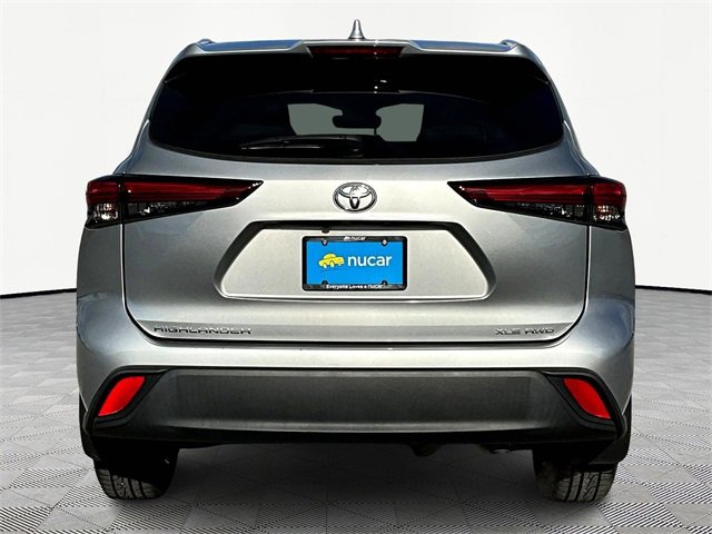 2022 Toyota Highlander XLE photo 2