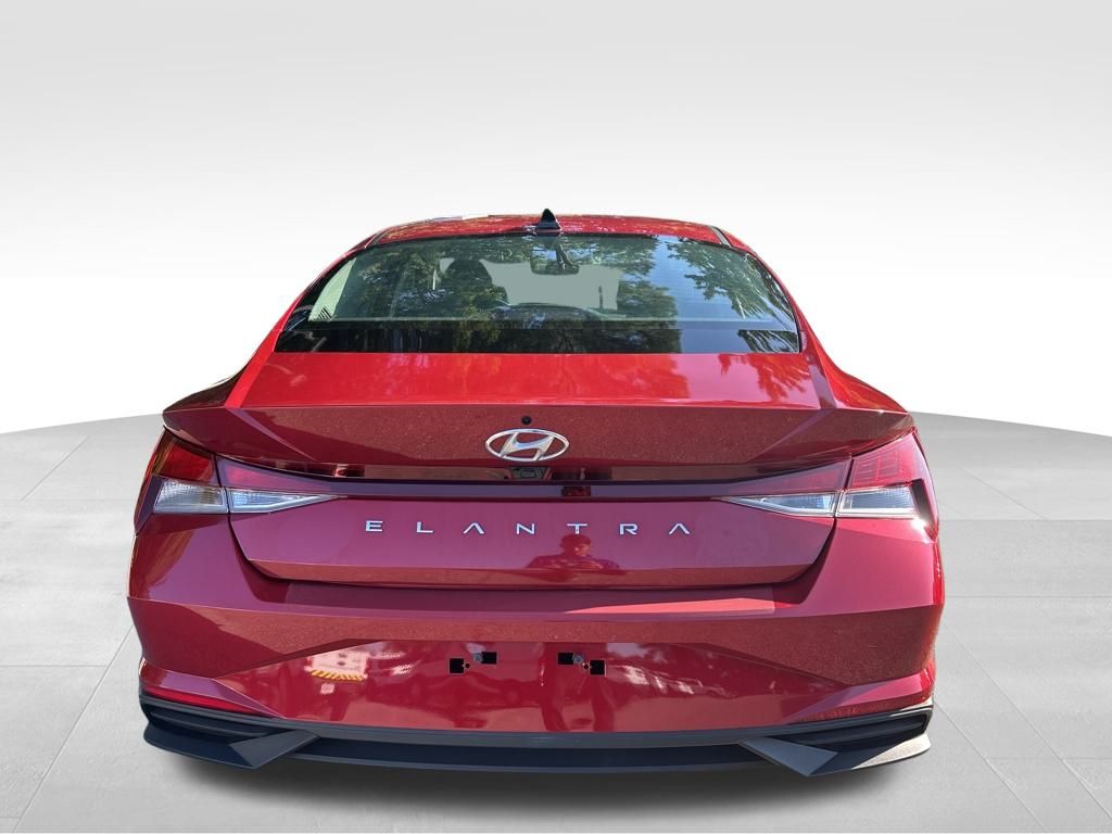 2023 Hyundai Elantra SEL photo 4