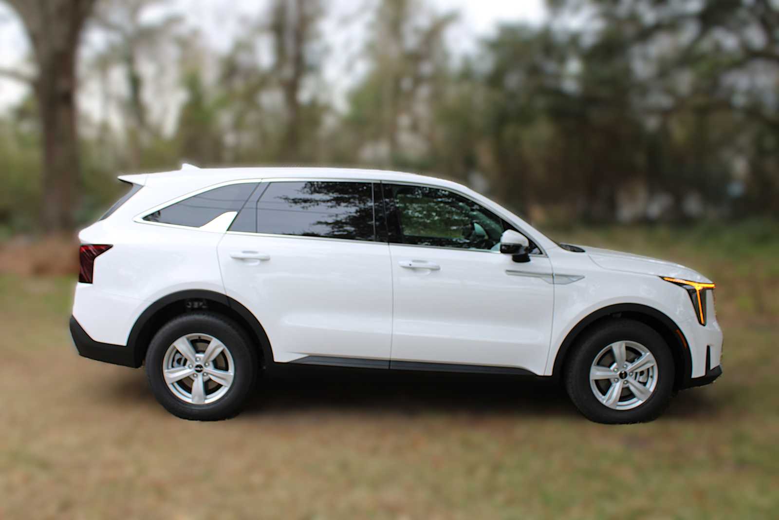 2026 Kia Sorento LX photo 4