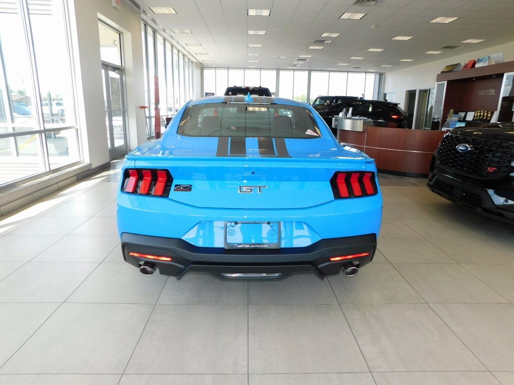 2025 Ford Mustang GT photo 3