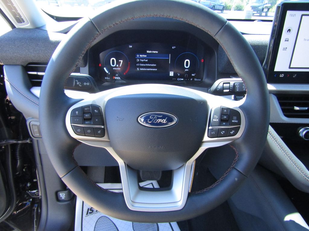 2025 Ford Explorer photo 15