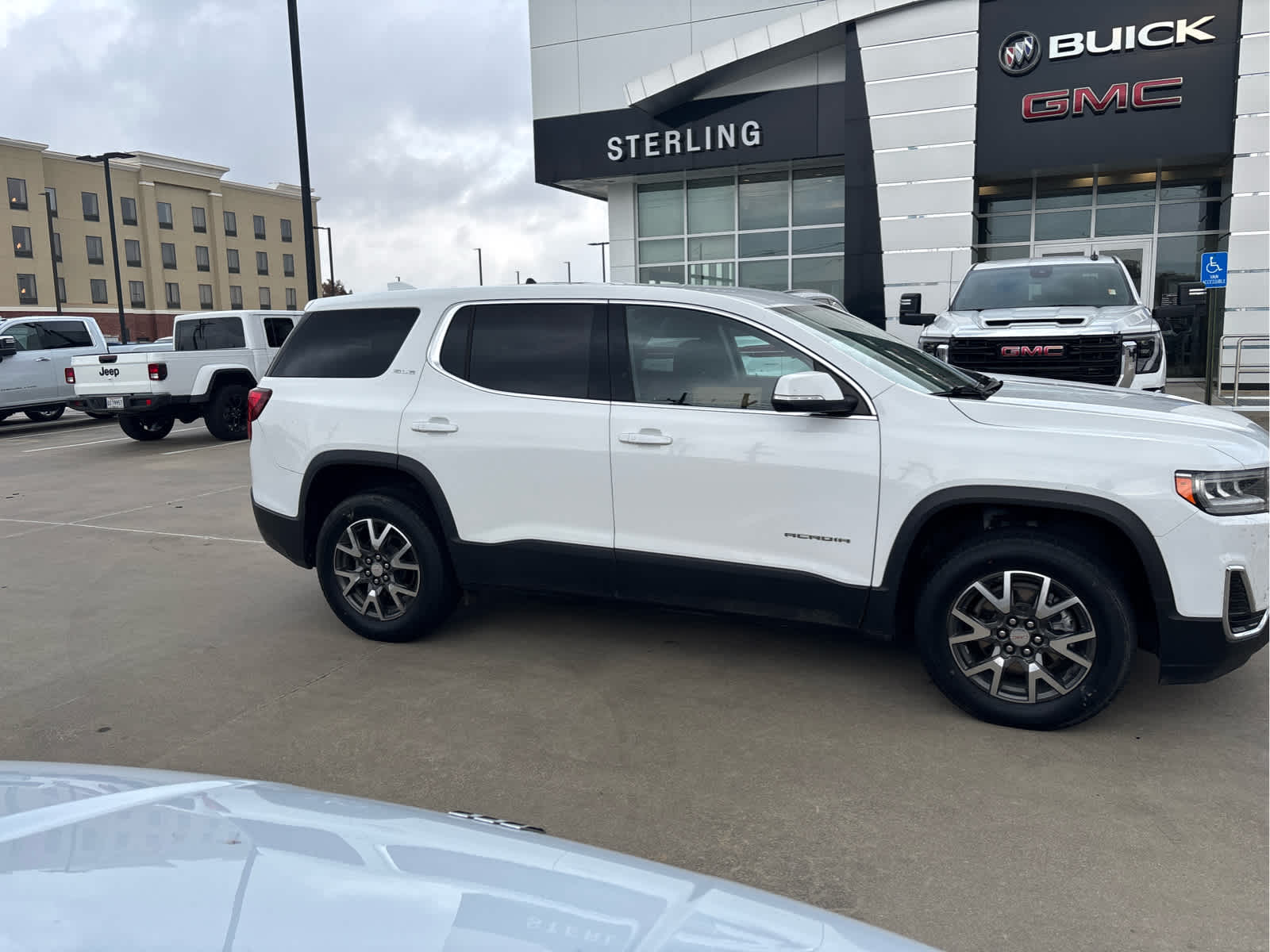 2022 Gmc Acadia SLE photo 3