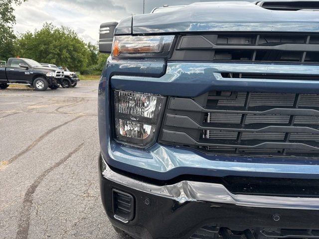 2025 Chevrolet Silverado 2500HD Custom photo 9