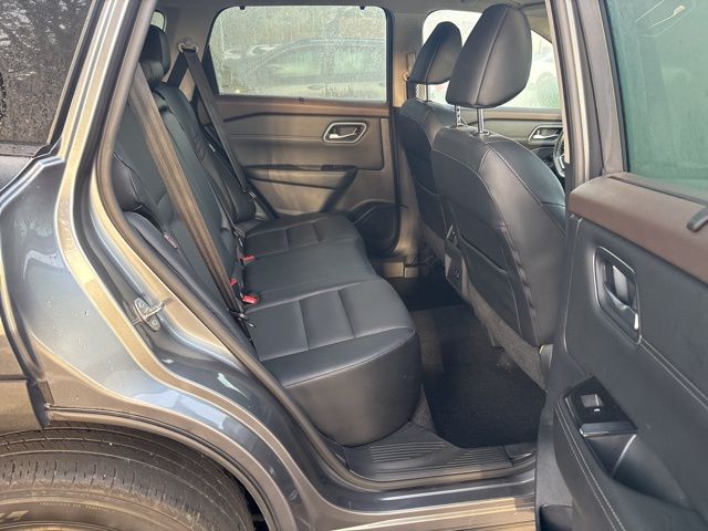 2021 Nissan Rogue SV photo 8
