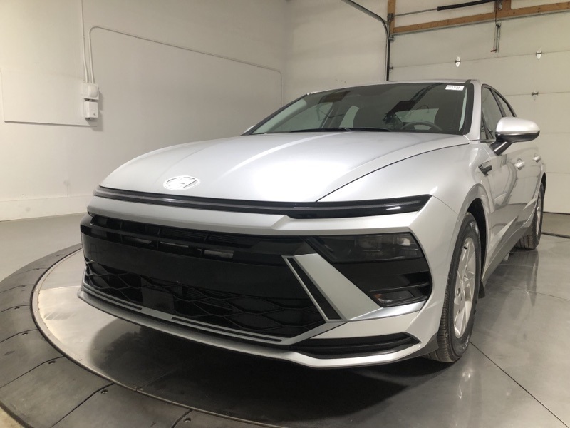 2025 Hyundai Sonata SE photo 3