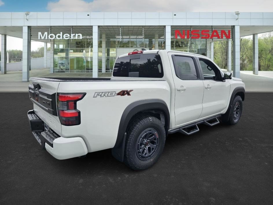 2025 Nissan Frontier Crew Cab PRO-4X photo 4