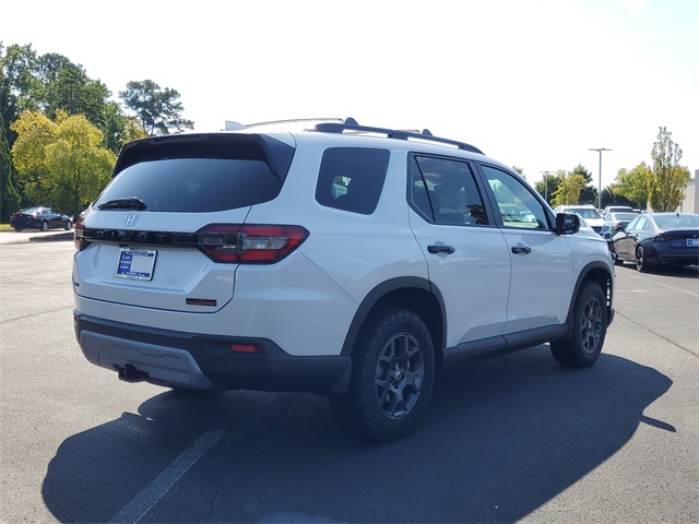 2025 Honda Pilot TrailSport photo 2
