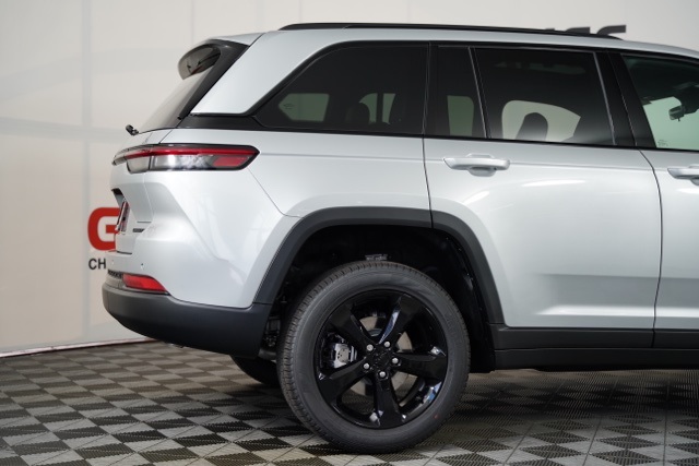 2025 Jeep Grand Cherokee Limited photo 35