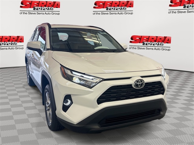 2025 Toyota RAV4 XLE's photo