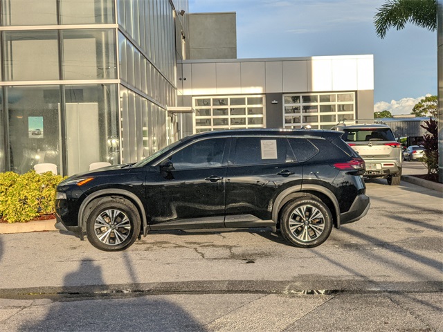 2021 Nissan Rogue SV photo 2