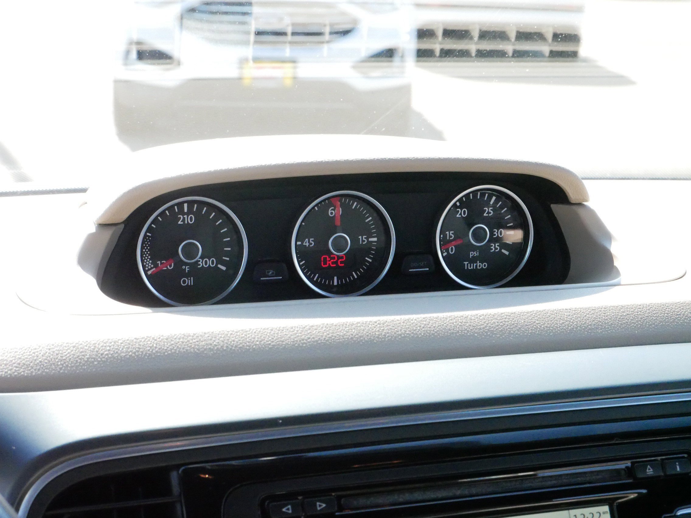 2014 Volkswagen Beetle Convertible R-Line photo 20