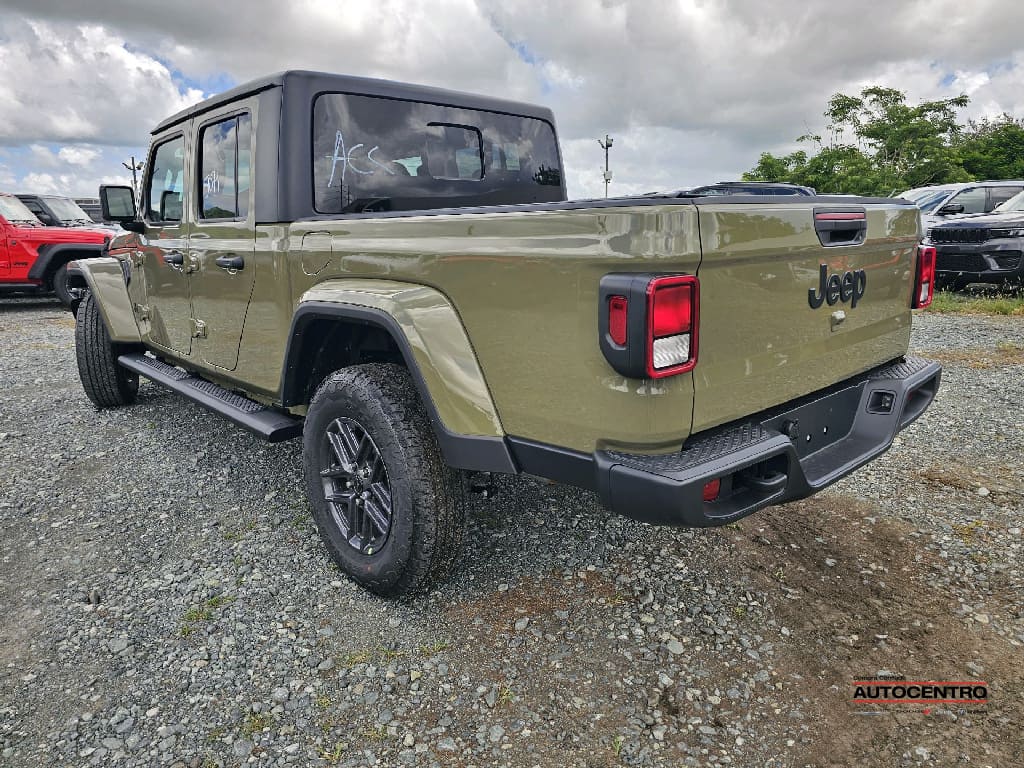 2025 Jeep Gladiator Sport photo 2